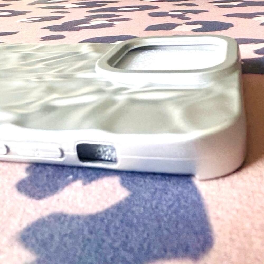 NWT Silver Metallic iPhone 14 Plus Case Textured Slim Minimal Cover - Picture 5 of 9